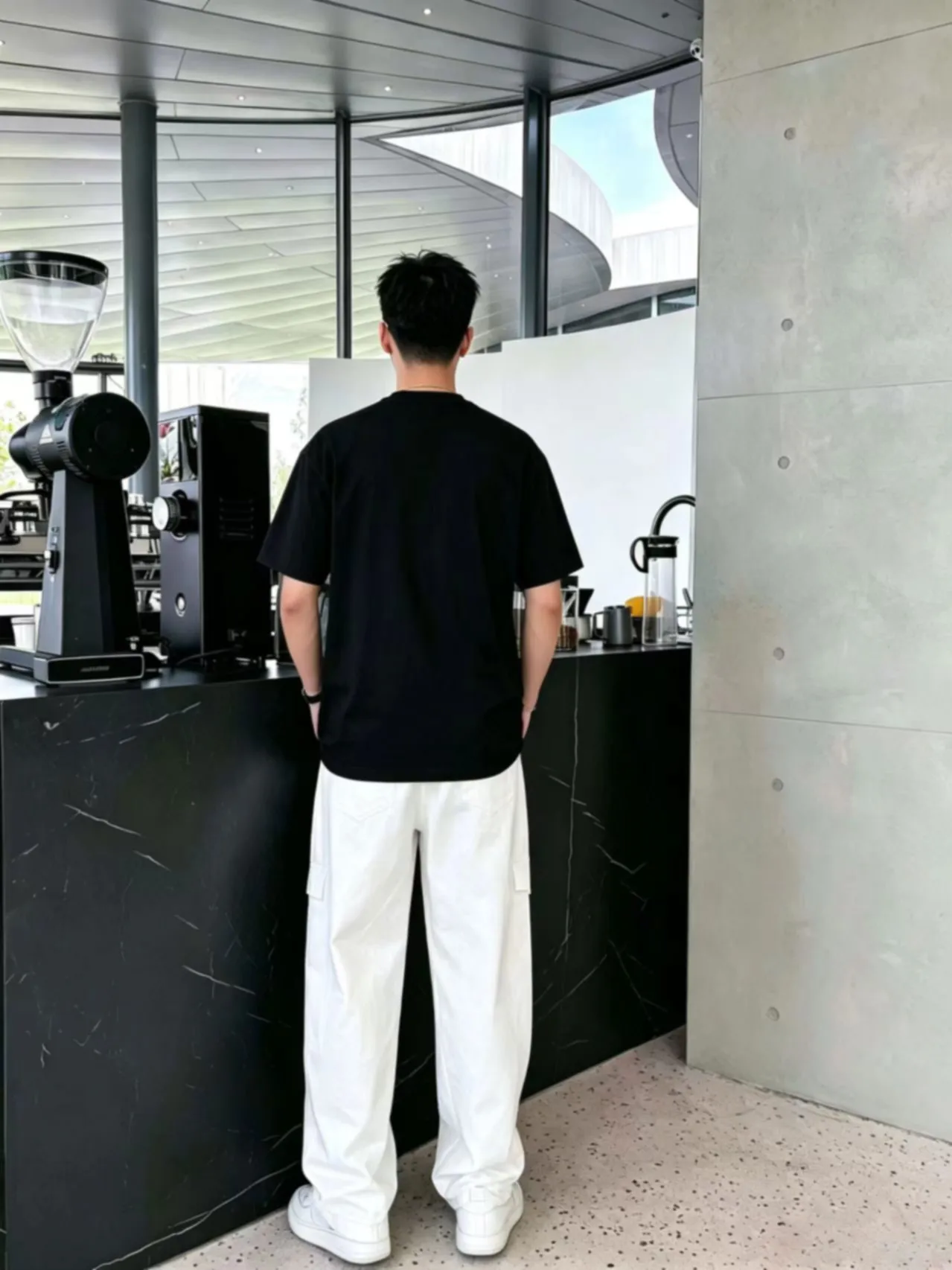 √